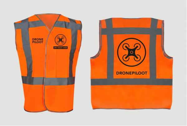 Dronevest Oranje (Veiligheidsvest RWS) – Met optioneel tekst in zwart – Maat M/L (NL)